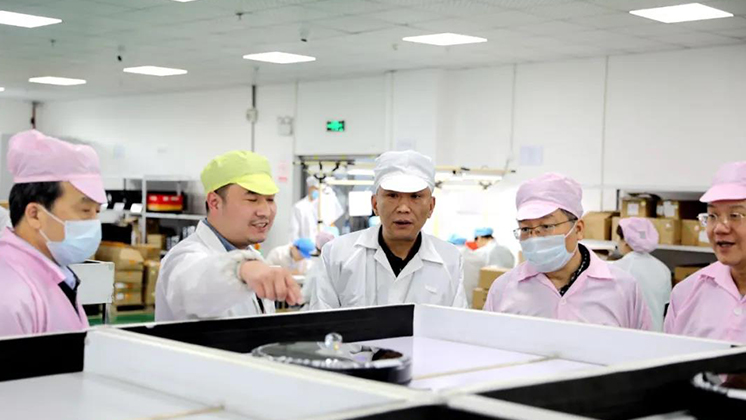 省人大常委會(huì)委員、省人大財(cái)政經(jīng)濟(jì)委員會(huì)主任委員張亦賢一行調(diào)研炬神電子