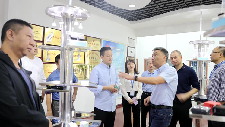 市政協(xié)副主席、九三學(xué)社郴州市委主委潘執(zhí)坤一行調(diào)研炬神電子