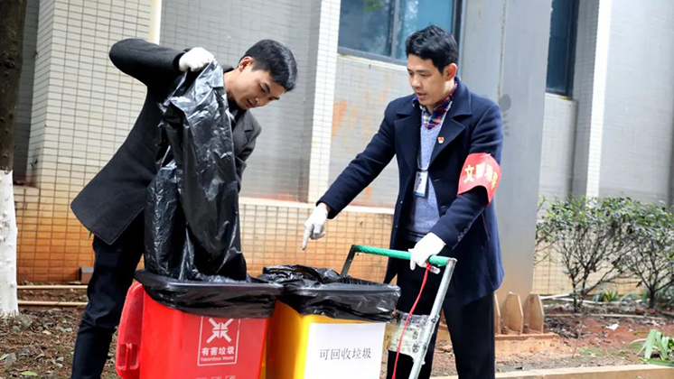 “黨員干部示范引領(lǐng)，爭做生活垃圾分類先鋒”——炬神電子黨支部主題黨日活動