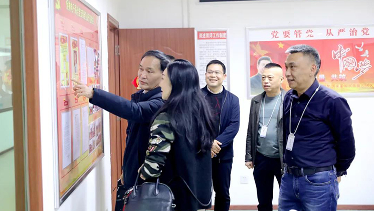 郴州高新區(qū)紀(jì)工委書記、監(jiān)工委主任曾雁走訪炬神電子