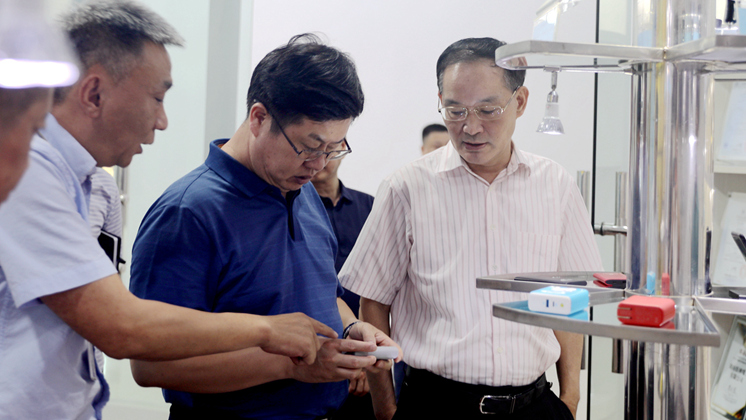 市委常委、副市長(zhǎng)徐懷好走訪炬神電子 ：全力、熱情、周到提供服務(wù)