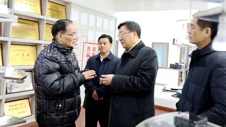 王衛(wèi)東走訪(fǎng)炬神電子：企業(yè)興則園區(qū)興