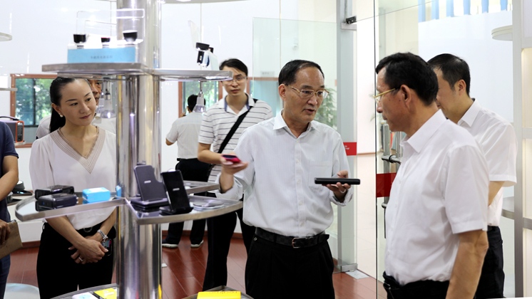 市委常委、市委統(tǒng)戰(zhàn)部部長(zhǎng)歐陽(yáng)鋒調(diào)研炬神電子