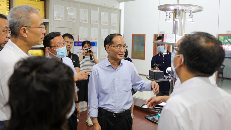 廣東省政協(xié)黨組成員、副主席袁寶成率調(diào)研組到炬神電子調(diào)研