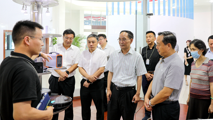 全國(guó)政協(xié)委員（廣東省委原常委、省紀(jì)委原書(shū)記）黃先耀一行考察炬神電子