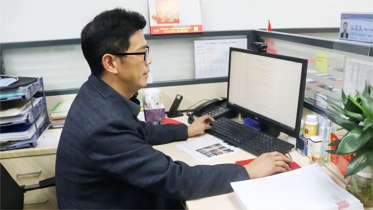 伍國良，“卷王”實錘了！