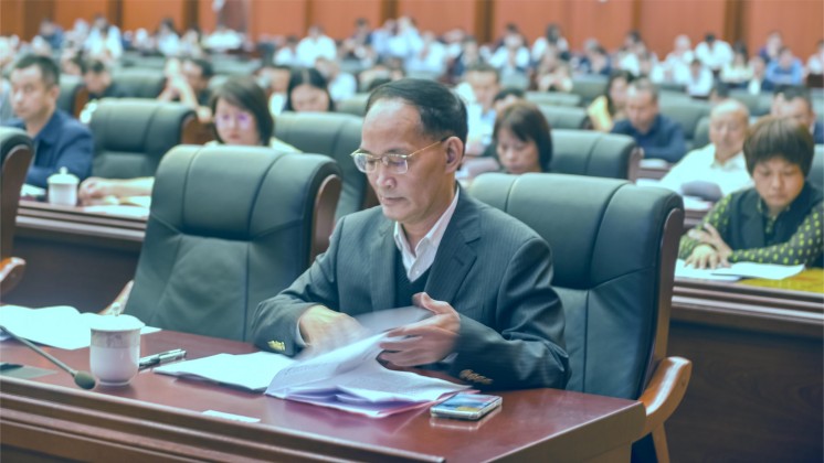 湖南炬神電子榮獲“新郴州貢獻獎”，董事長楊譓鵬作代表發(fā)言