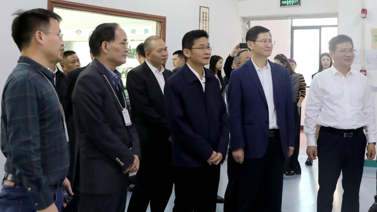 湖南省人民政府副省長(zhǎng)、黨組成員曹志強(qiáng) 蒞臨炬神電子調(diào)研